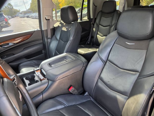Used 2017 Cadillac Escalade Premium Luxury RWD image 8