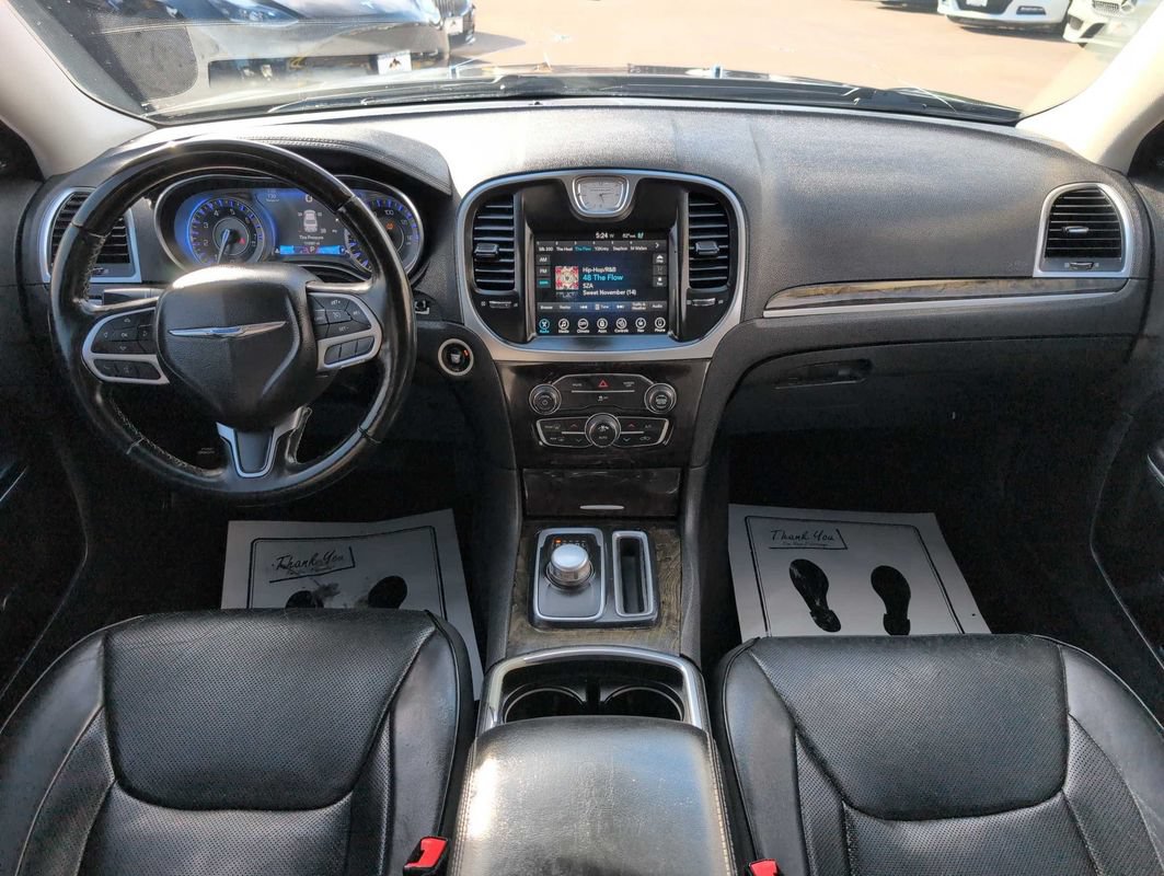 Used 2017 Chrysler 300 C RWD image 14
