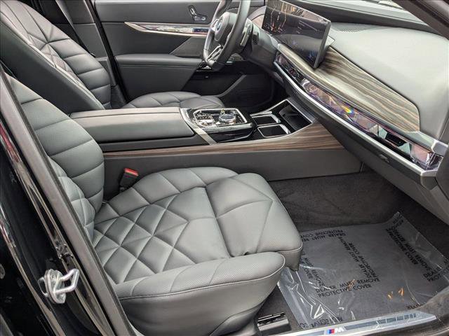 Used 2024 BMW 740i image 22