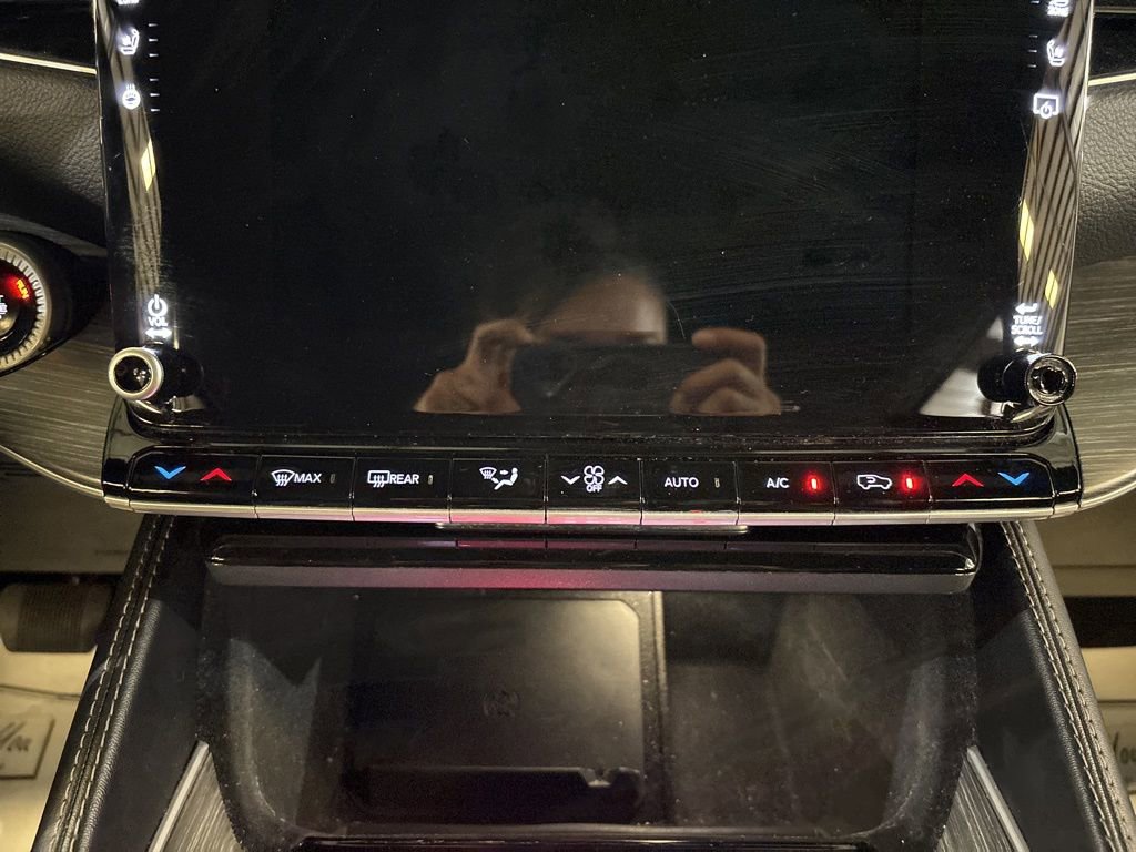 Used 2024 Jeep Wagoneer L Series III w/ Flexible Seating Group image 31