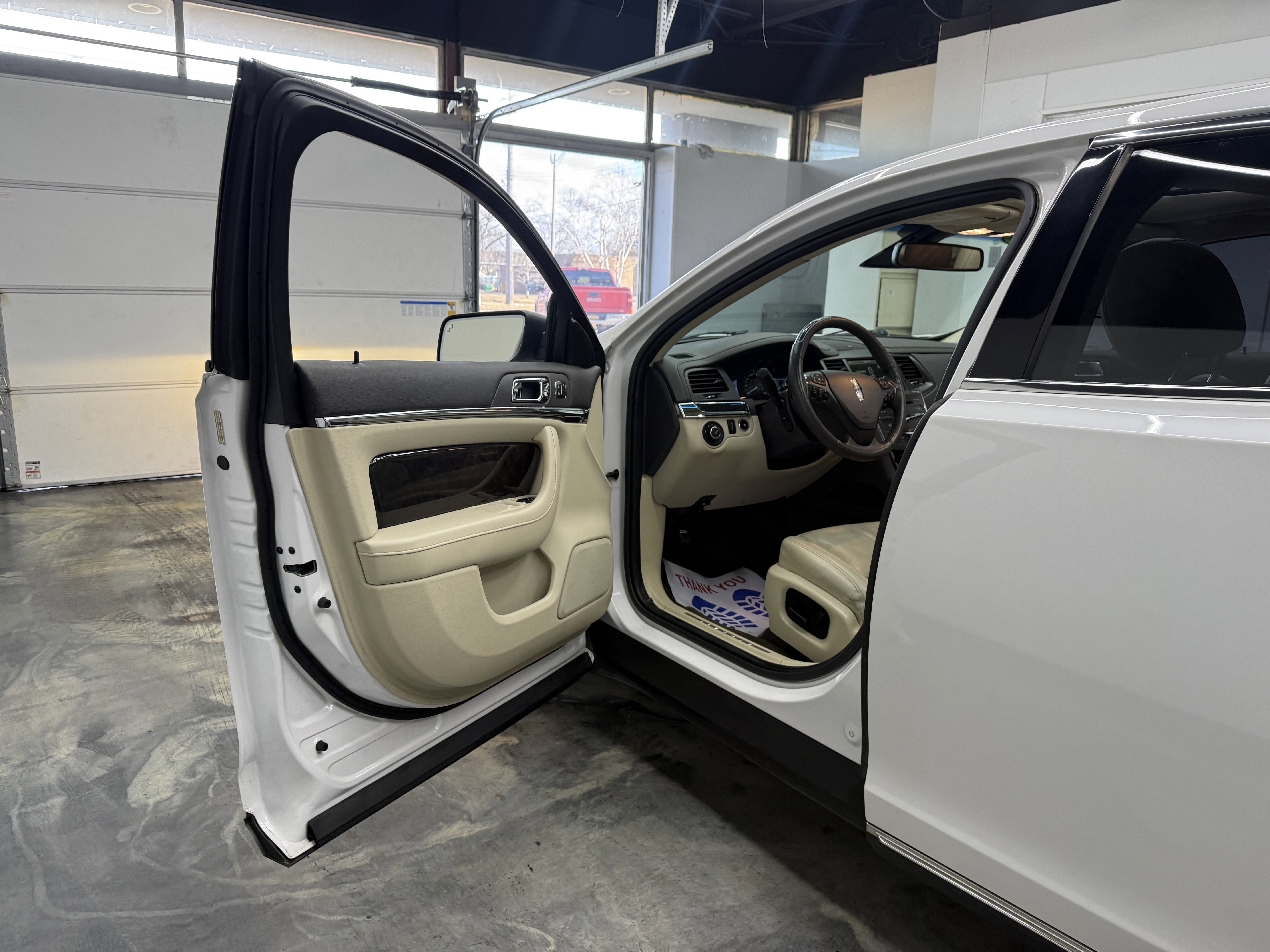 Used 2015 Lincoln MKS AWD w/ Technology Package image 9