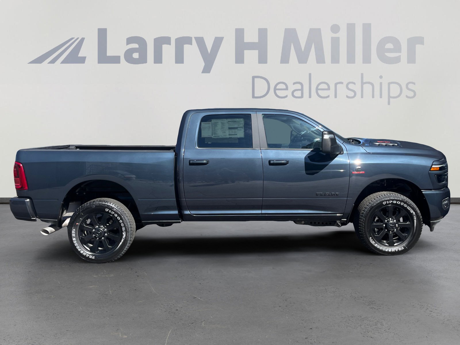 New 2025 RAM 2500 Laramie w/ Night Edition AWD/4WD image 6