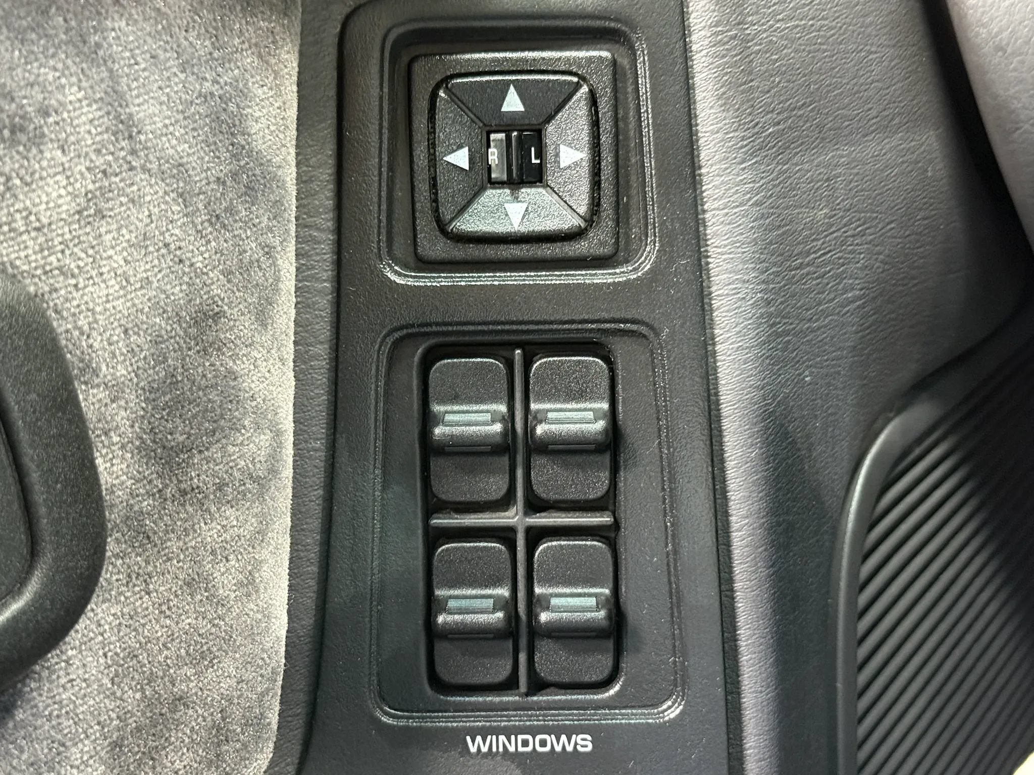 Used 1994 Chrysler LeBaron GTC FWD image 32
