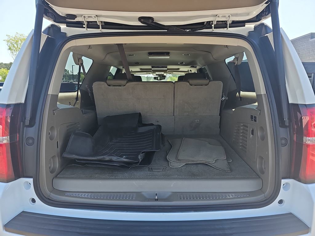 Used 2017 Chevrolet Suburban LT w/ LT Signature Package RWD image 16