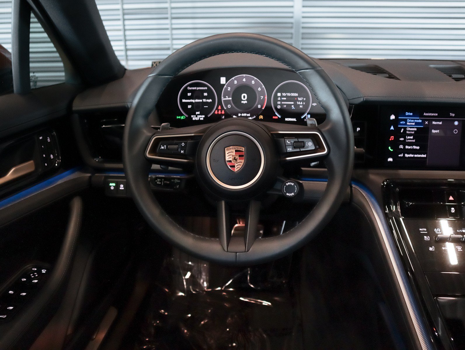 Used 2025 Porsche Panamera RWD image 16