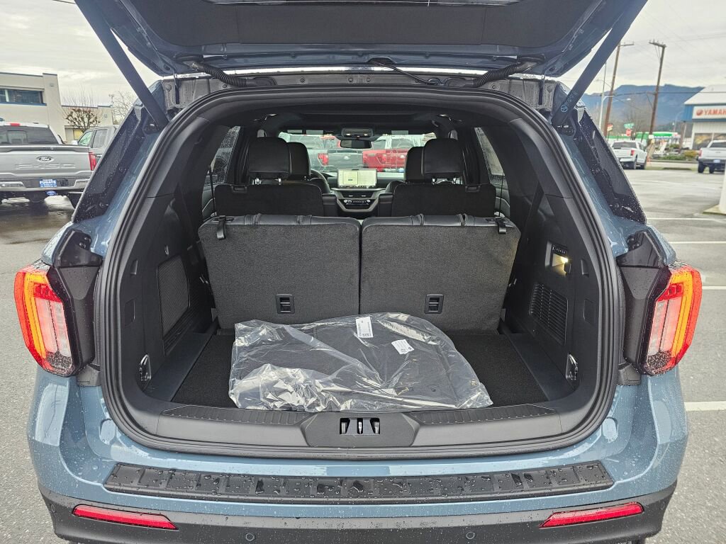New 2026 Ford Explorer ST w/ Sun And Sound Package image 5