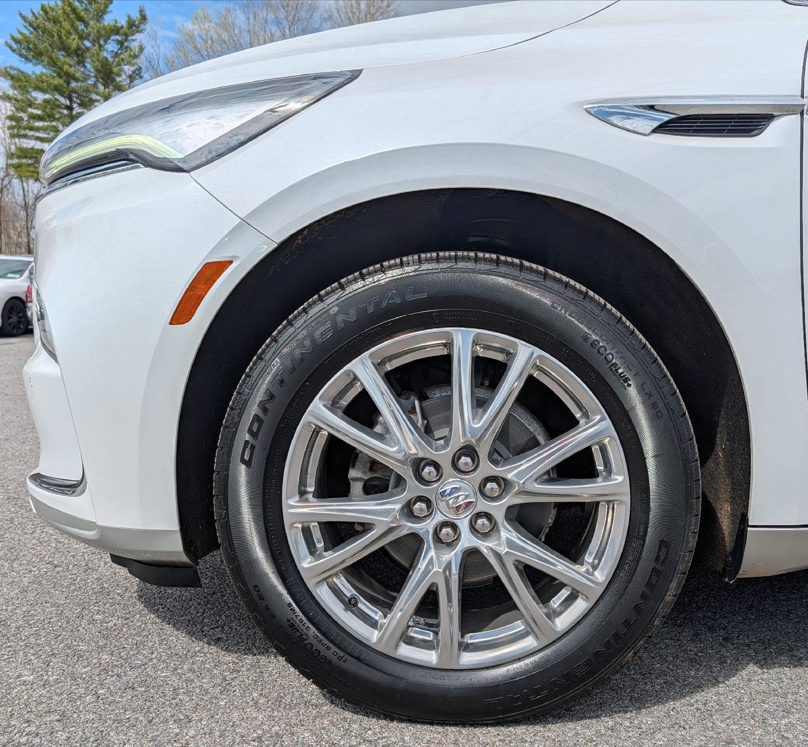 Used 2023 Buick Enclave Essence w/ Experience Buick Package image 3