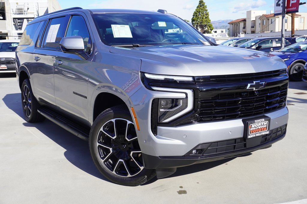 Used 2025 Chevrolet Suburban RST image 2