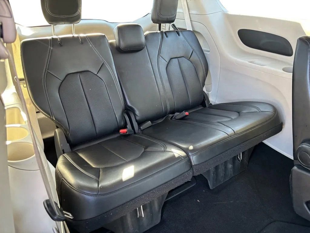 Used 2024 Chrysler Pacifica Touring-L image 29
