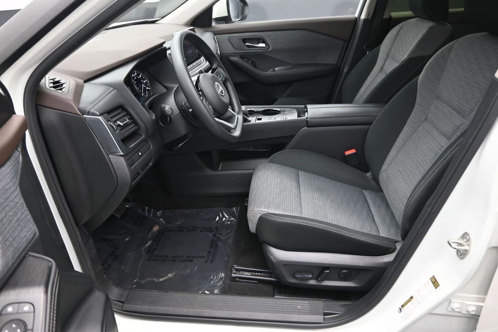 Used 2023 Nissan Rogue SV FWD image 15