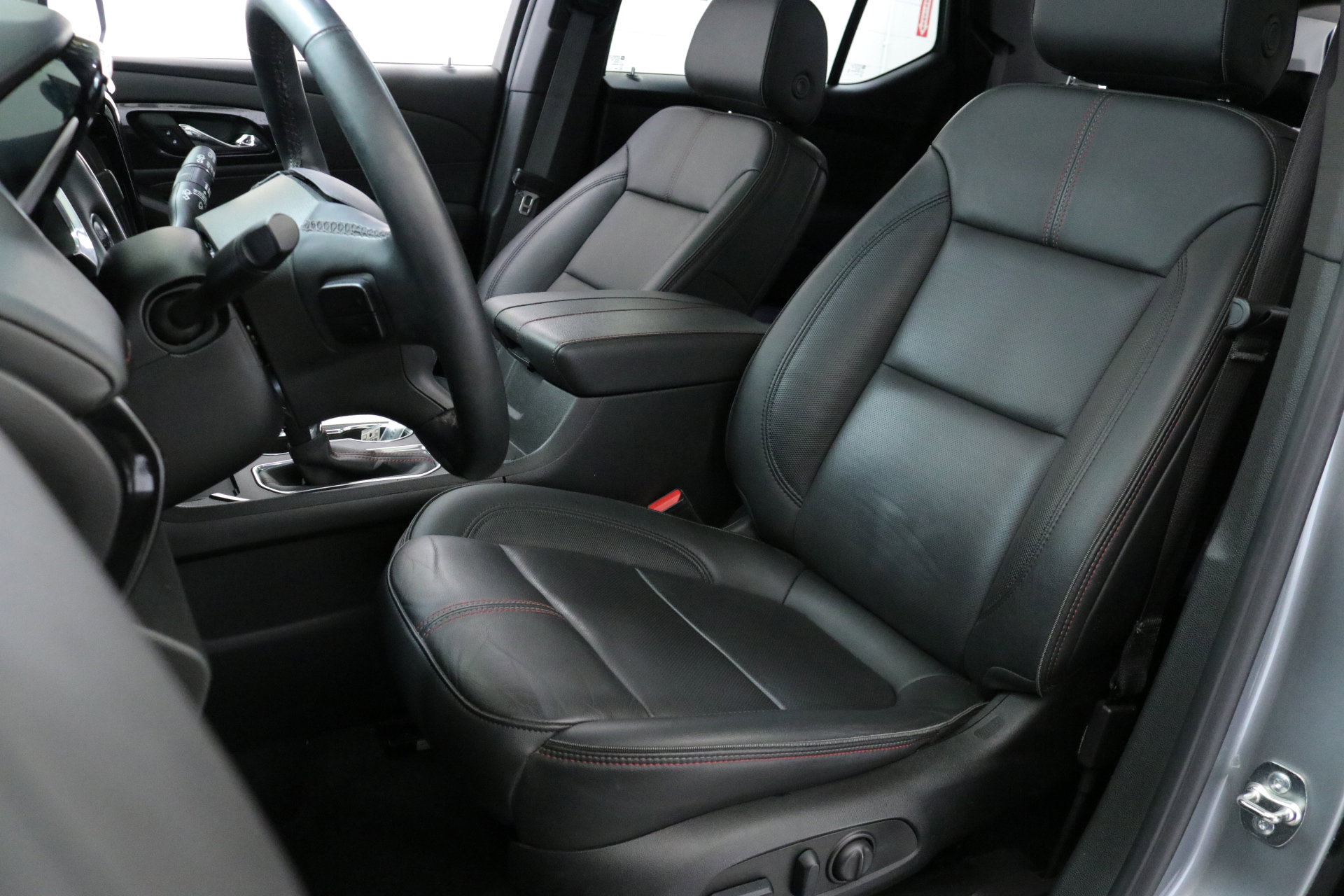 Used 2023 Chevrolet Traverse RS image 24