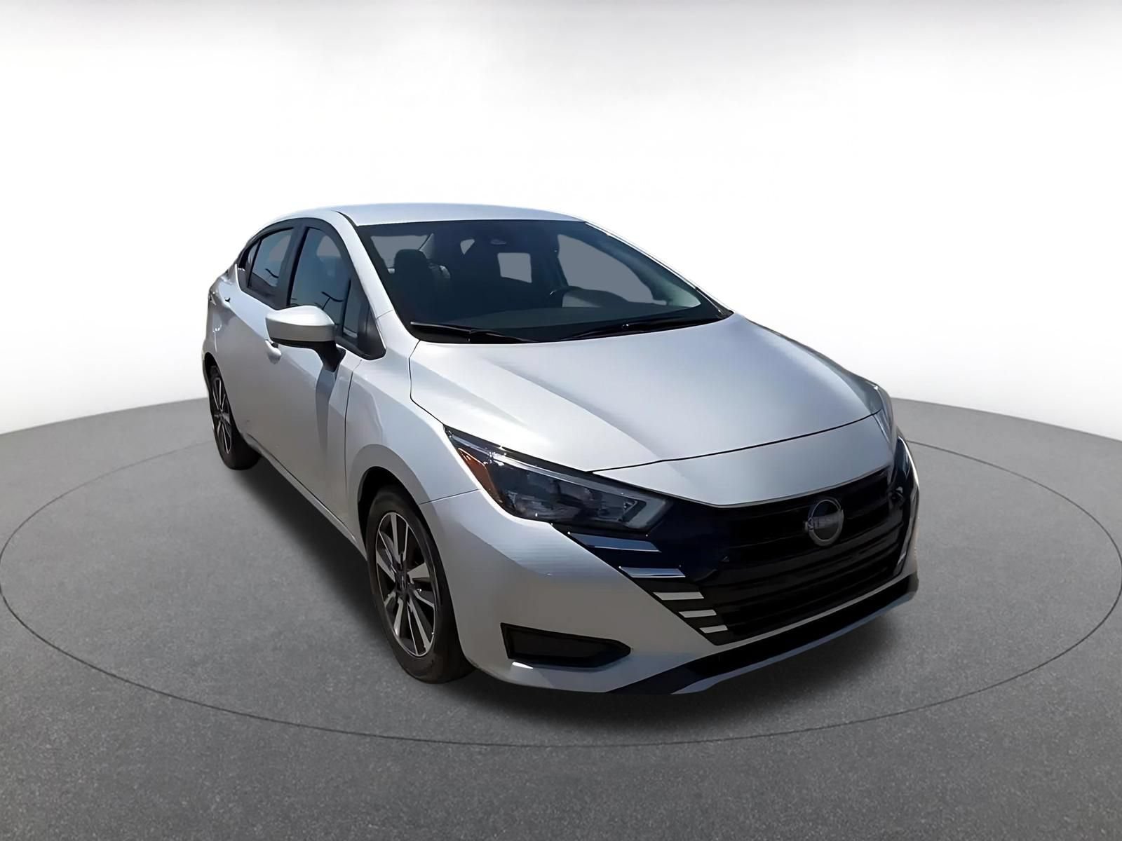 Used 2025 Nissan Versa SV FWD image 3