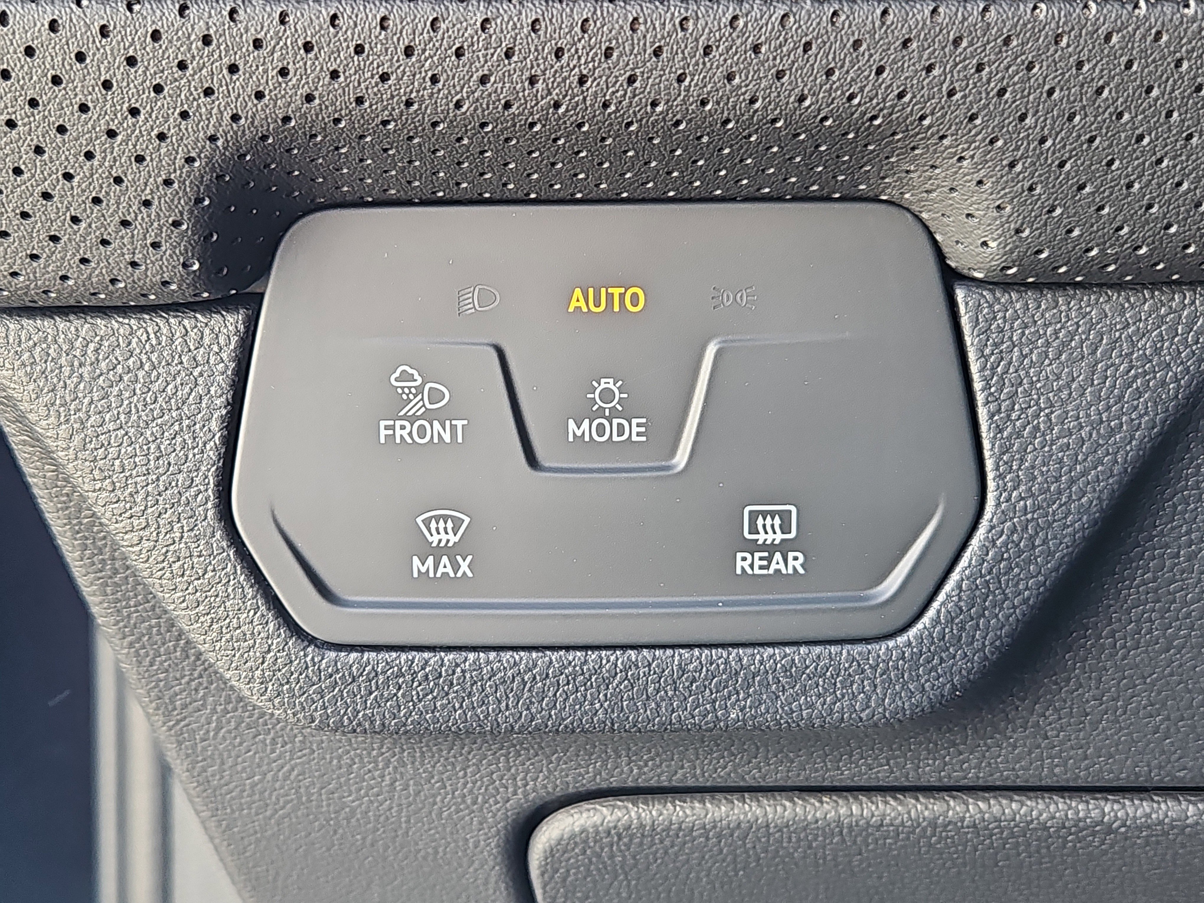 New 2026 Volkswagen Atlas SE image 10