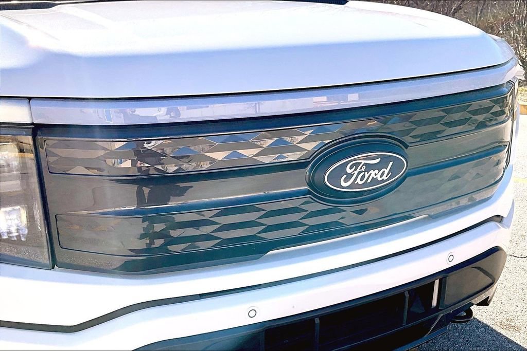 Used 2025 Ford F150 Lightning Platinum image 29
