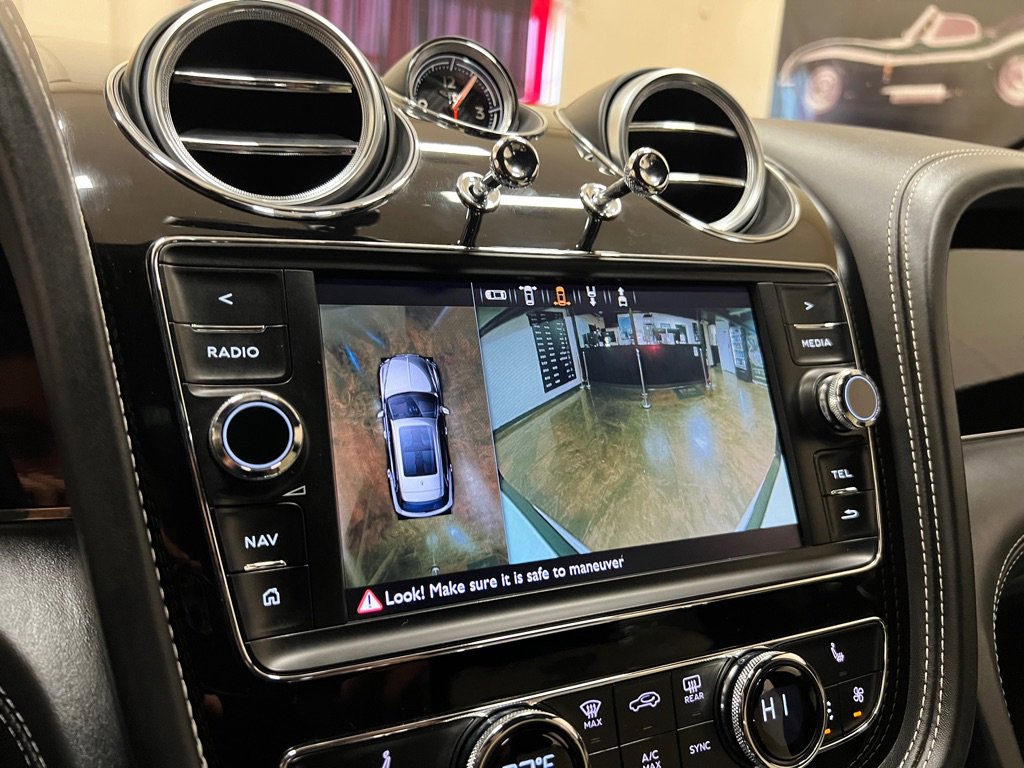 Used 2019 Bentley Bentayga image 35