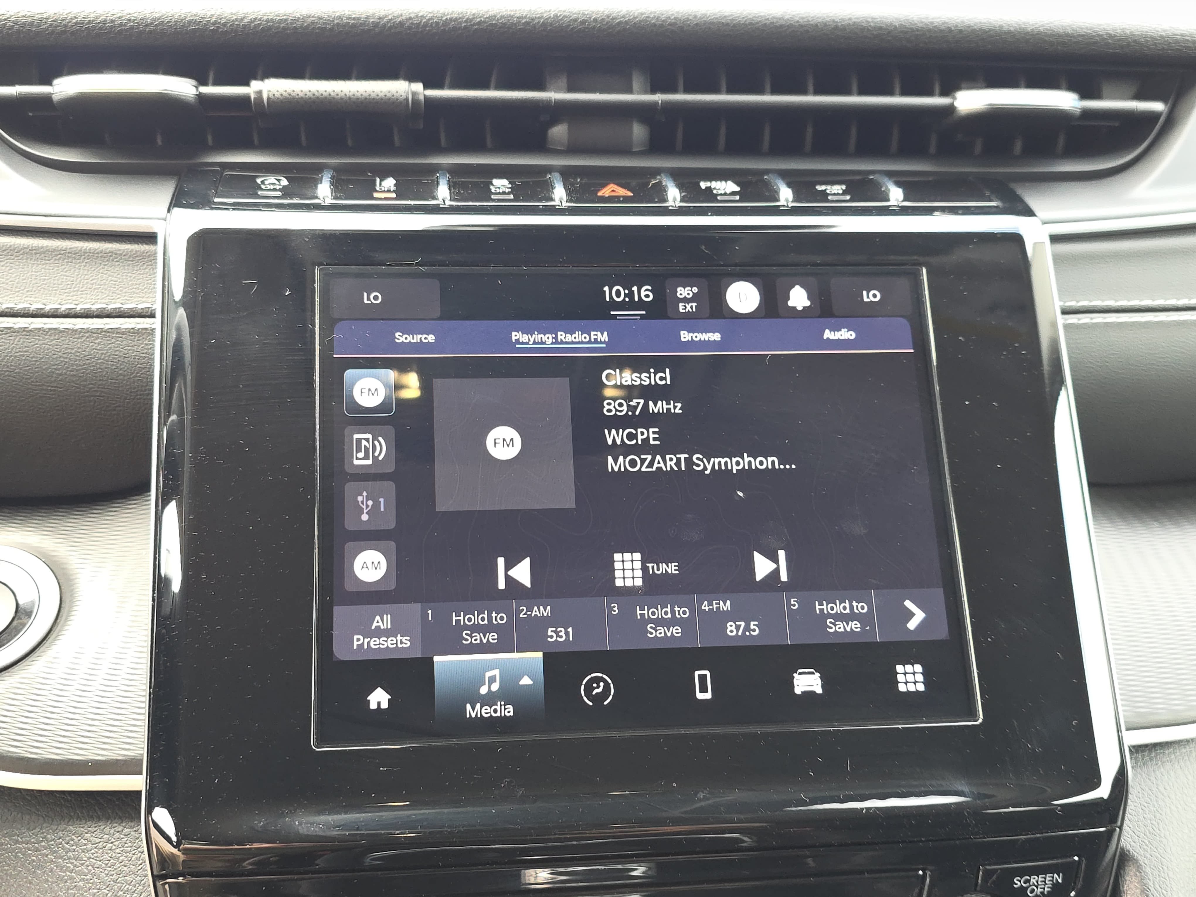 Certified 2023 Jeep Grand Cherokee Laredo AWD/4WD image 18