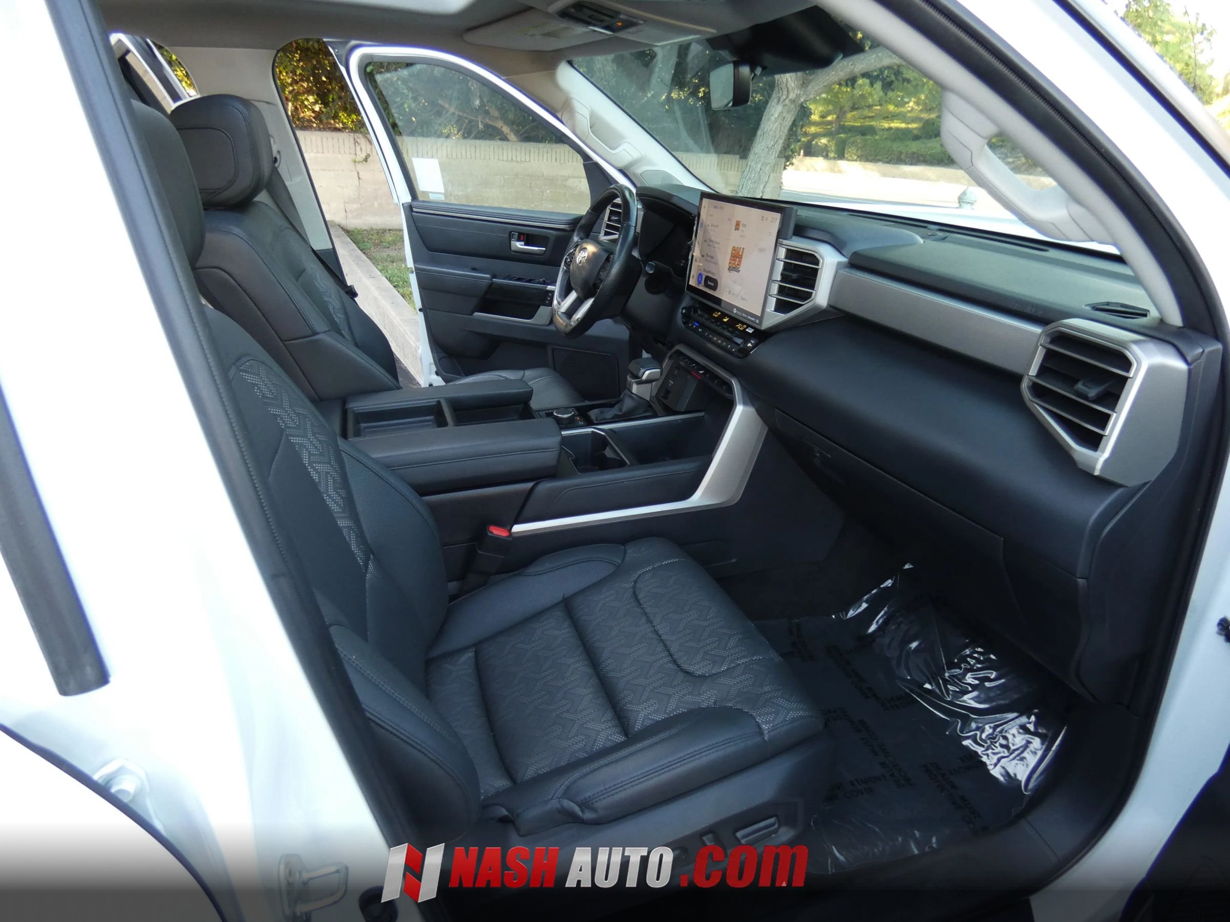 Used 2024 Toyota Tundra Limited AWD/4WD image 31