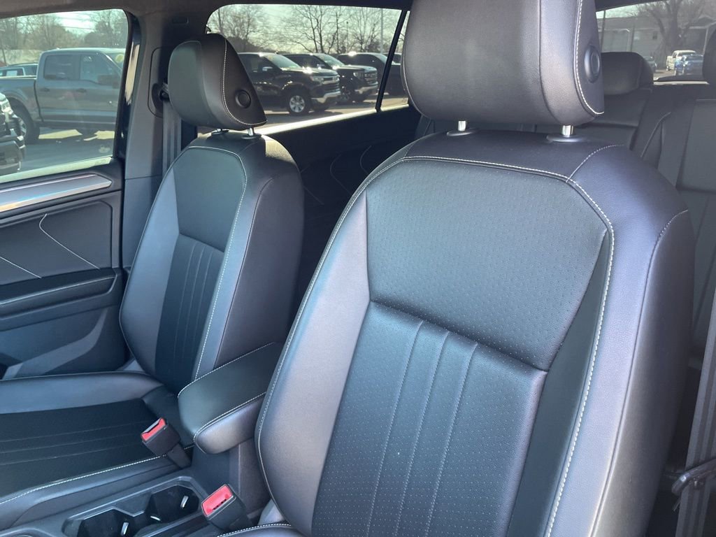 Used 2022 Volkswagen Tiguan SE R-Line image 7