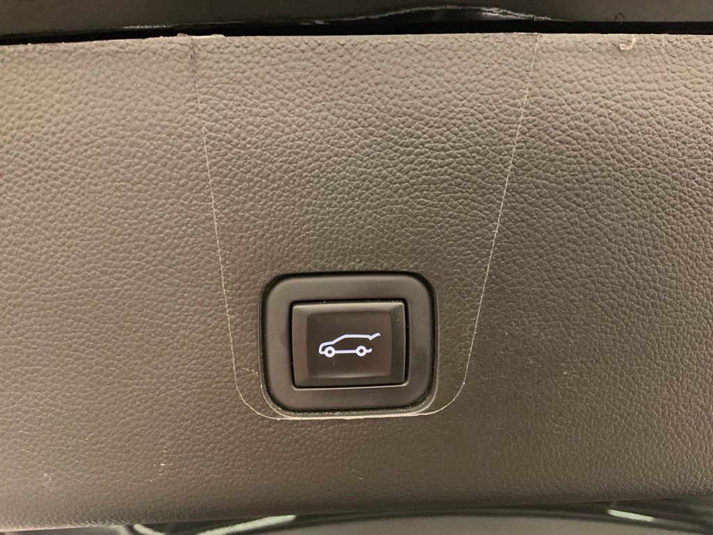 Used 2023 Chevrolet Traverse Premier w/ LPO, Floor Liner Package AWD/4WD image 31