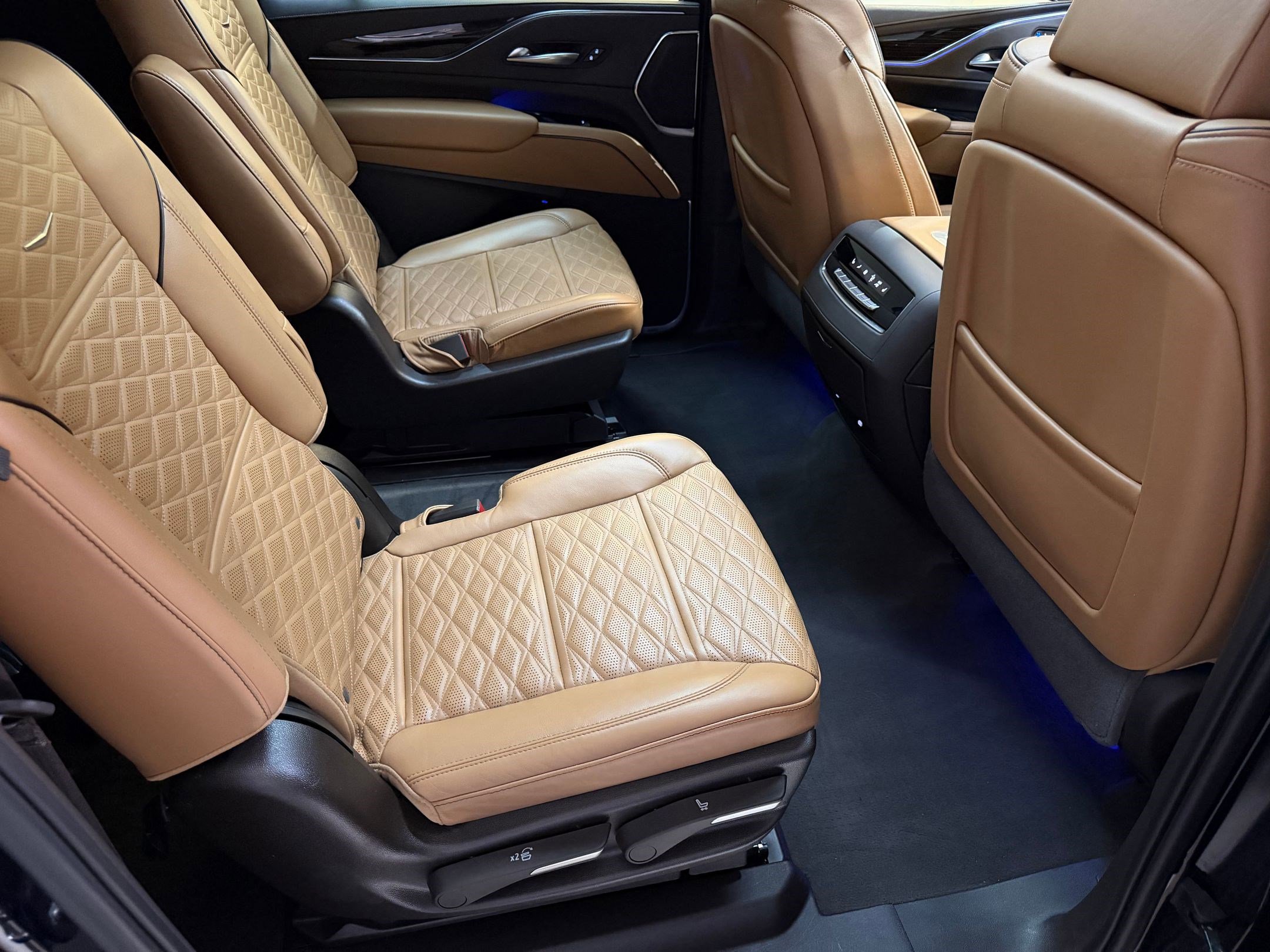 Certified 2023 Cadillac Escalade ESV Premium Luxury image 50