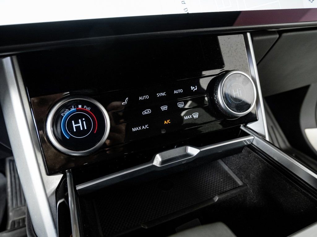 Used 2023 Land Rover Range Rover SE image 16