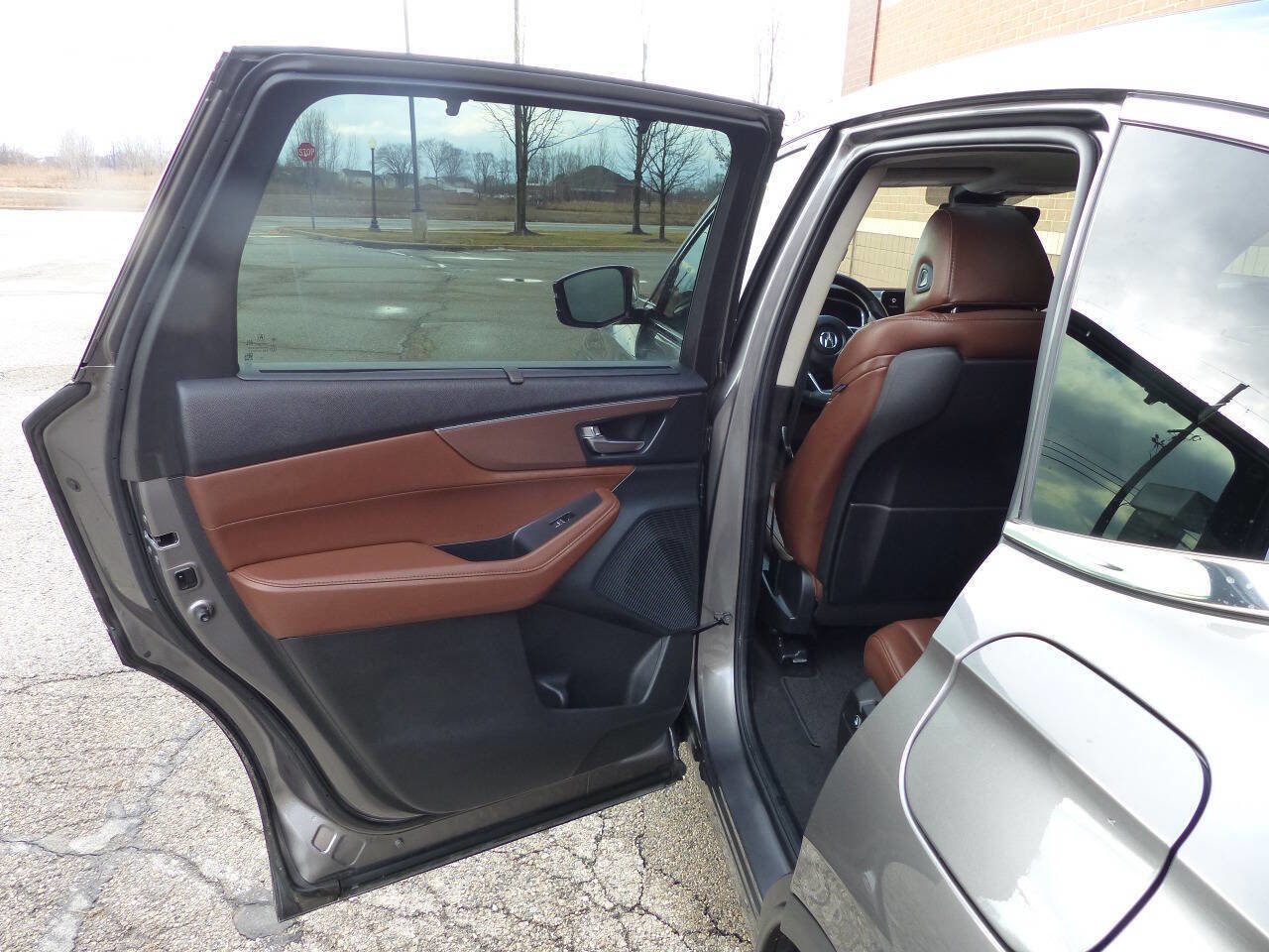 Used 2024 Acura MDX SH-AWD w/ Technology Package image 34