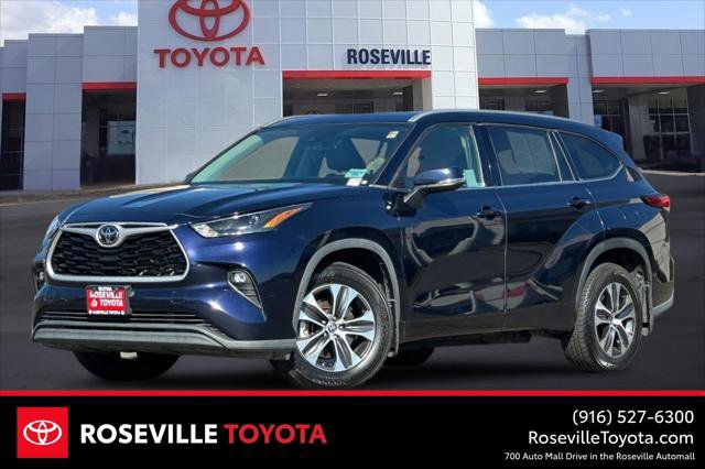 Certified 2022 Toyota Highlander XLE image 1