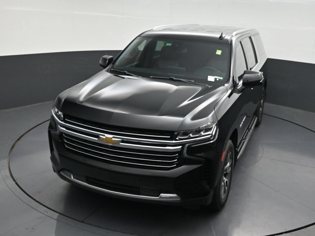 Used 2022 Chevrolet Suburban LT w/ Luxury Package RWD image 22