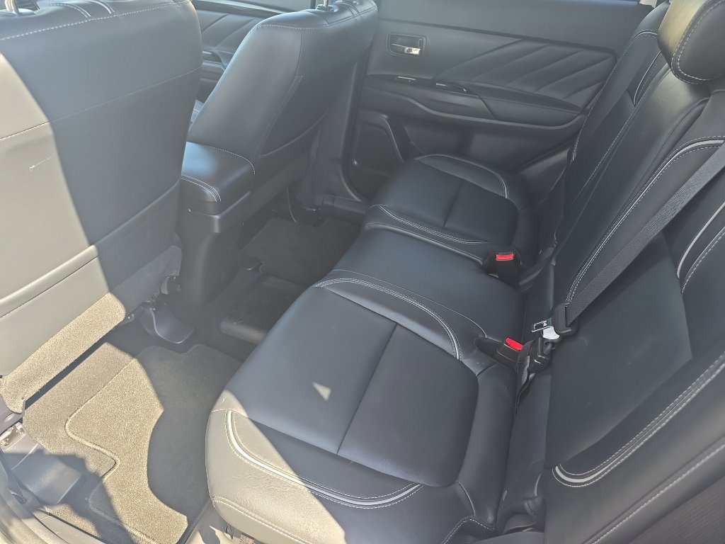 Used 2018 Mitsubishi Outlander SEL image 15