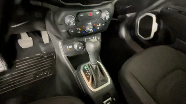 Used 2018 Jeep Renegade Latitude AWD/4WD image 33