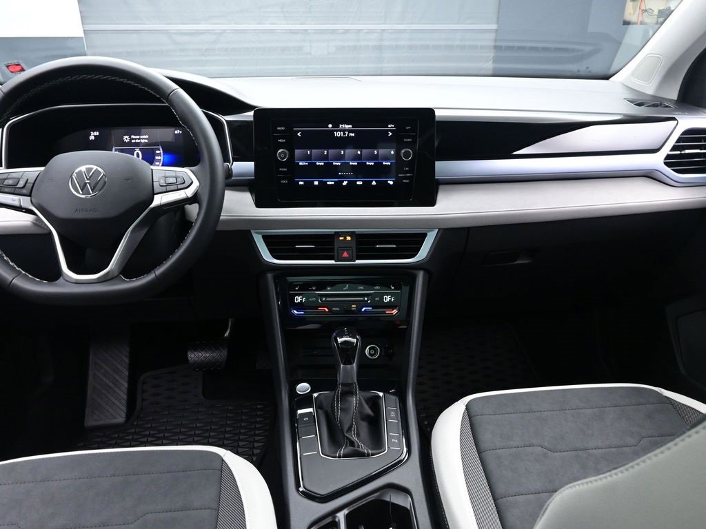 New 2025 Volkswagen Taos SE image 9