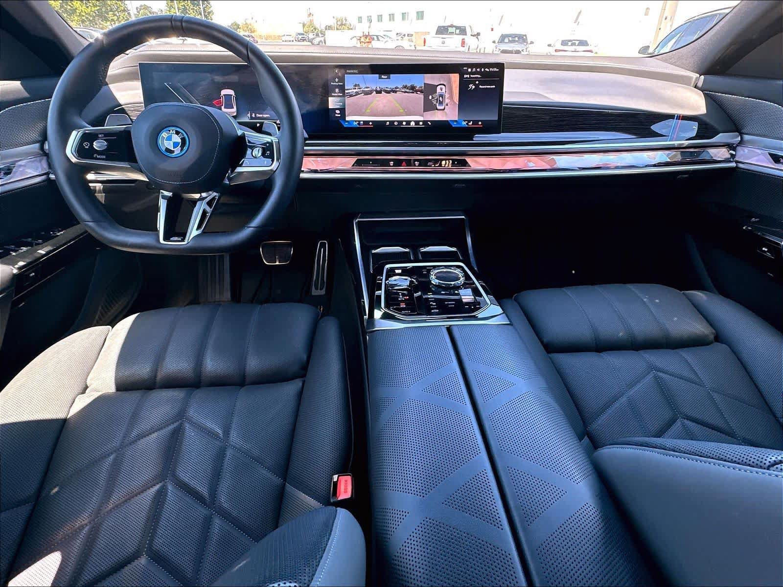 Used 2026 BMW 750e xDrive AWD/4WD image 10