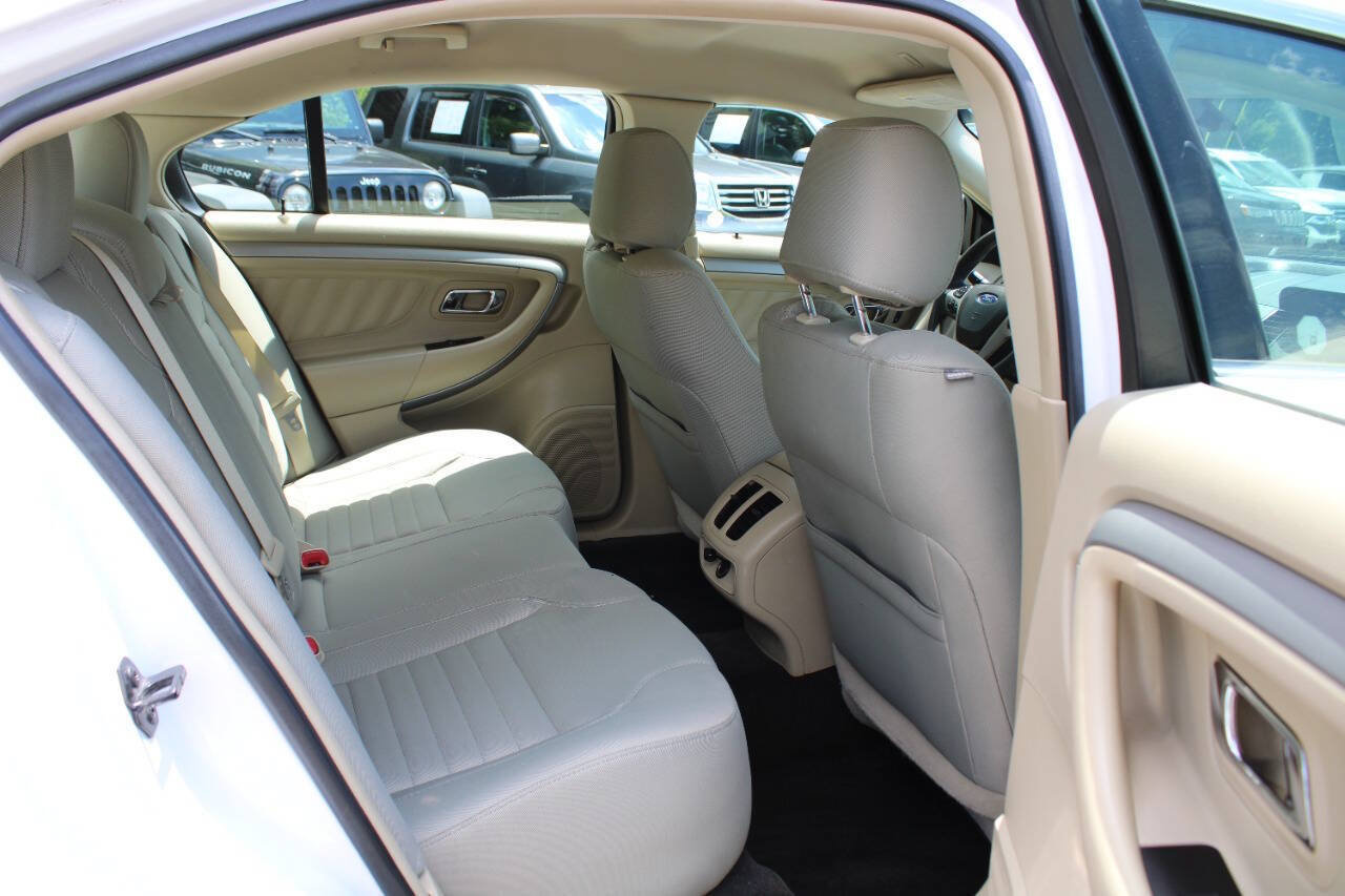 Used 2018 Ford Taurus SE FWD image 26
