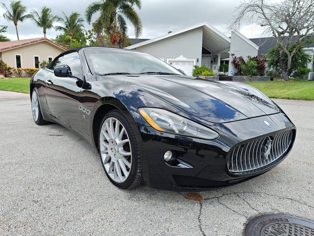 Used 2015 Maserati GranTurismo Convertible RWD image 17
