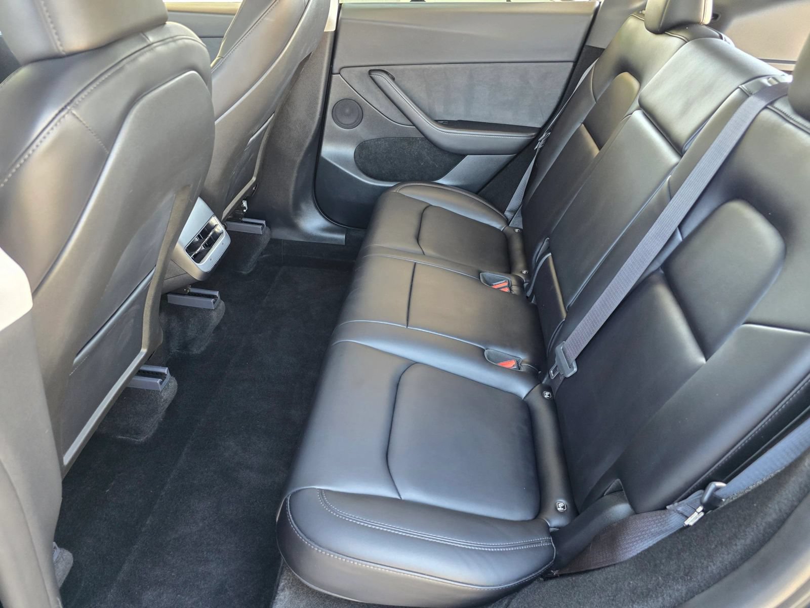 Used 2024 Tesla Model Y 2WD image 34