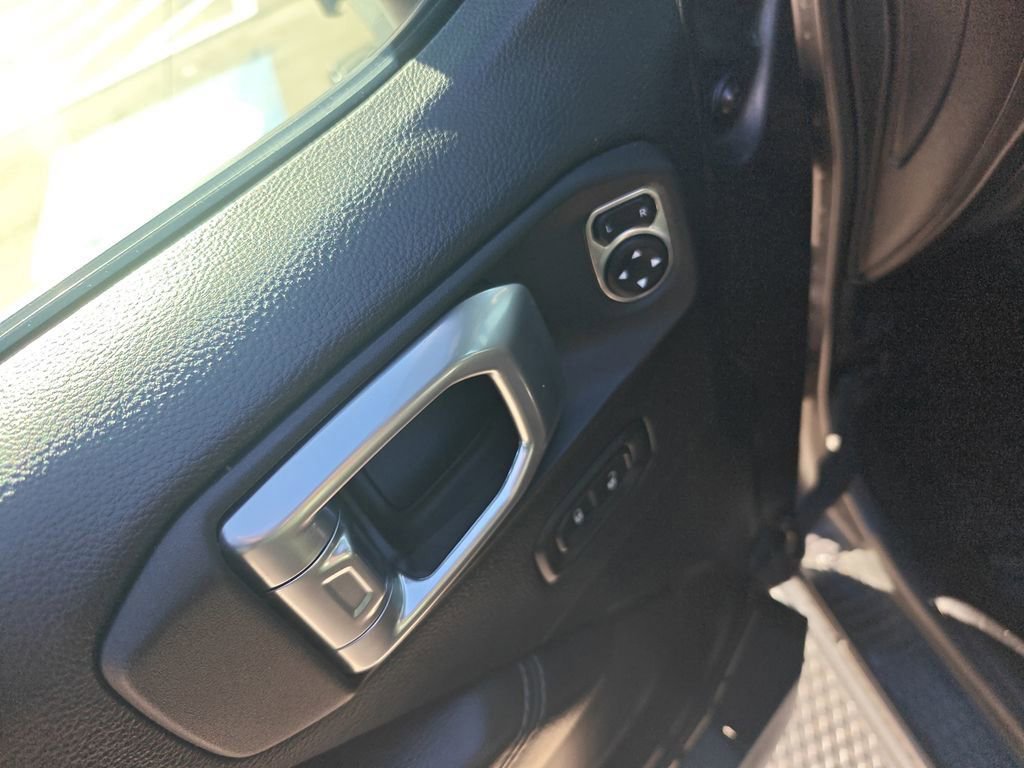 Used 2022 Jeep Gladiator Overland w/ Popular Equipment Package image 11