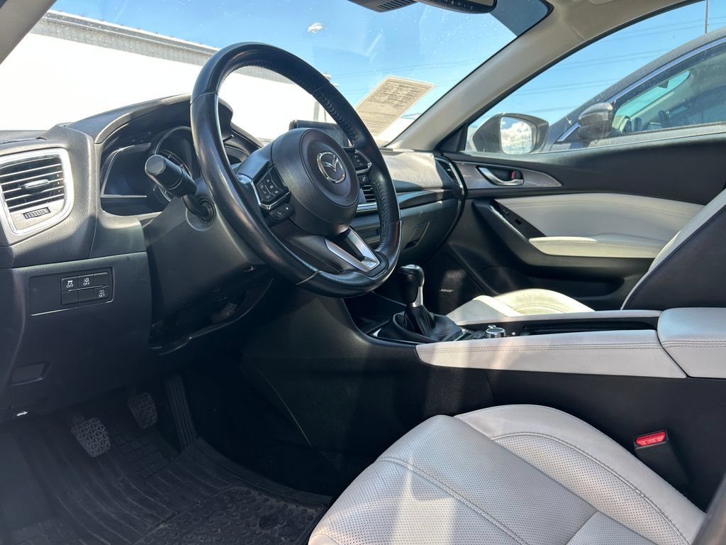 Used 2018 MAZDA MAZDA3 Grand Touring w/ Premium Equipment Package FWD image 12