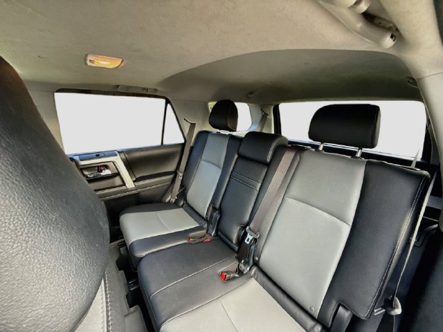 Used 2022 Toyota 4Runner SR5 Premium w/ Moonroof Package AWD/4WD image 23