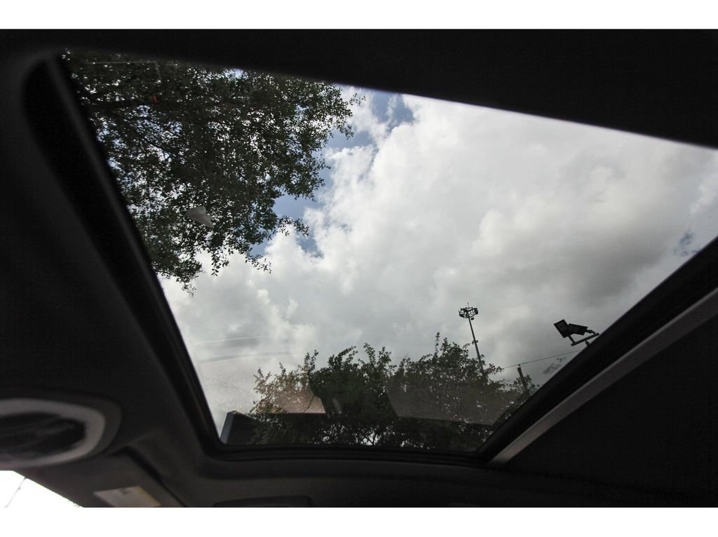 Used 2022 Porsche Macan image 26