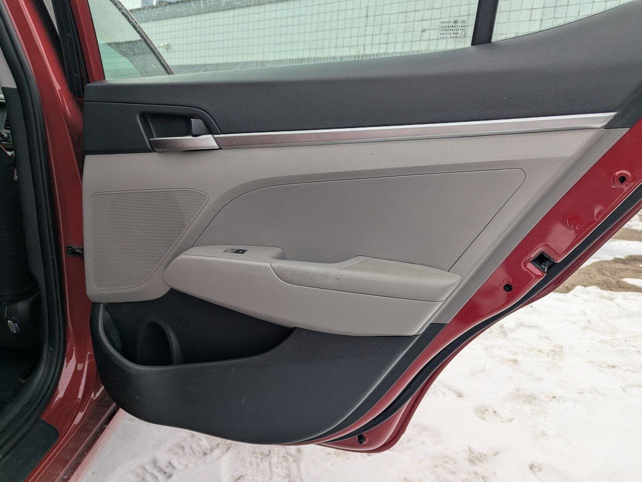 Used 2019 Hyundai Elantra SE FWD image 17