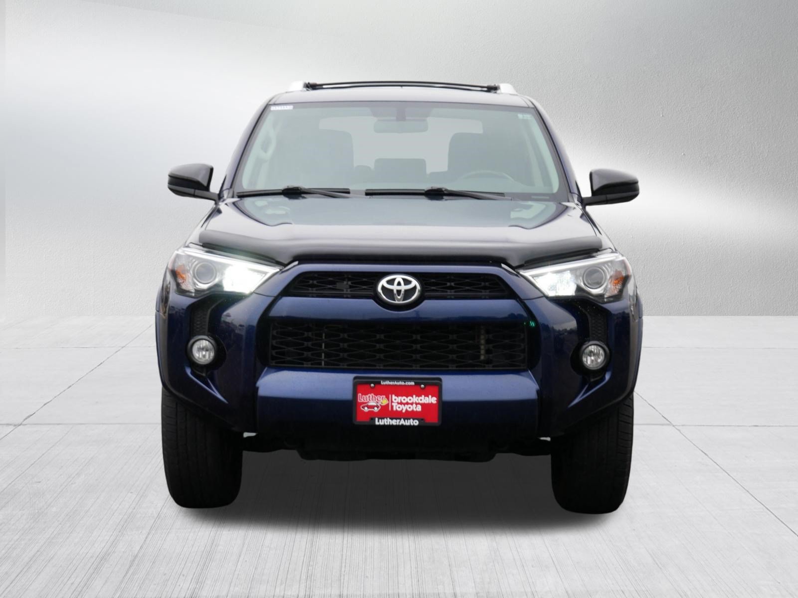 Used 2018 Toyota 4Runner SR5 w/ Convenience Package AWD/4WD image 2