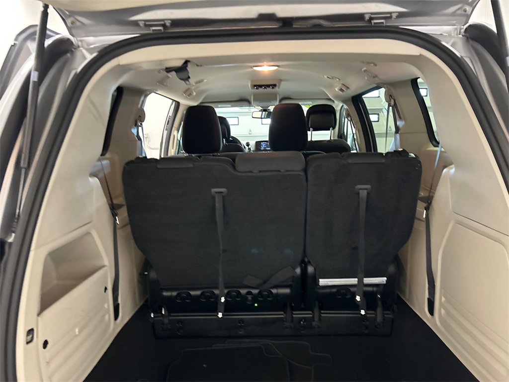 Certified 2018 Dodge Grand Caravan SE w/ UConnect Hands-Free Group image 32