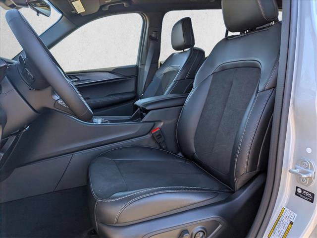 New 2025 Jeep Grand Cherokee L Altitude image 4