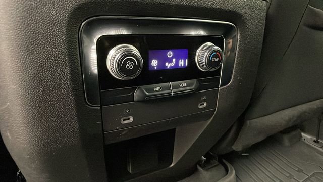 Used 2023 GMC Yukon XL SLE image 30