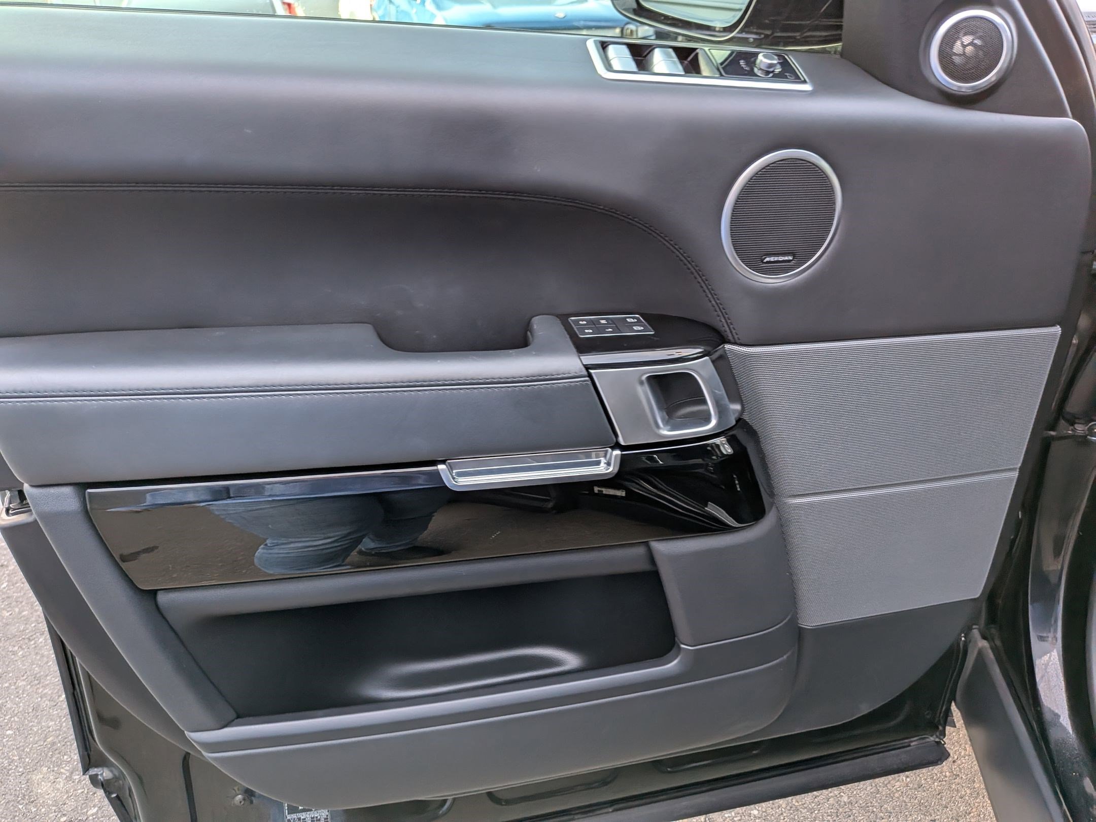 Used 2021 Land Rover Range Rover Sport SVR image 12