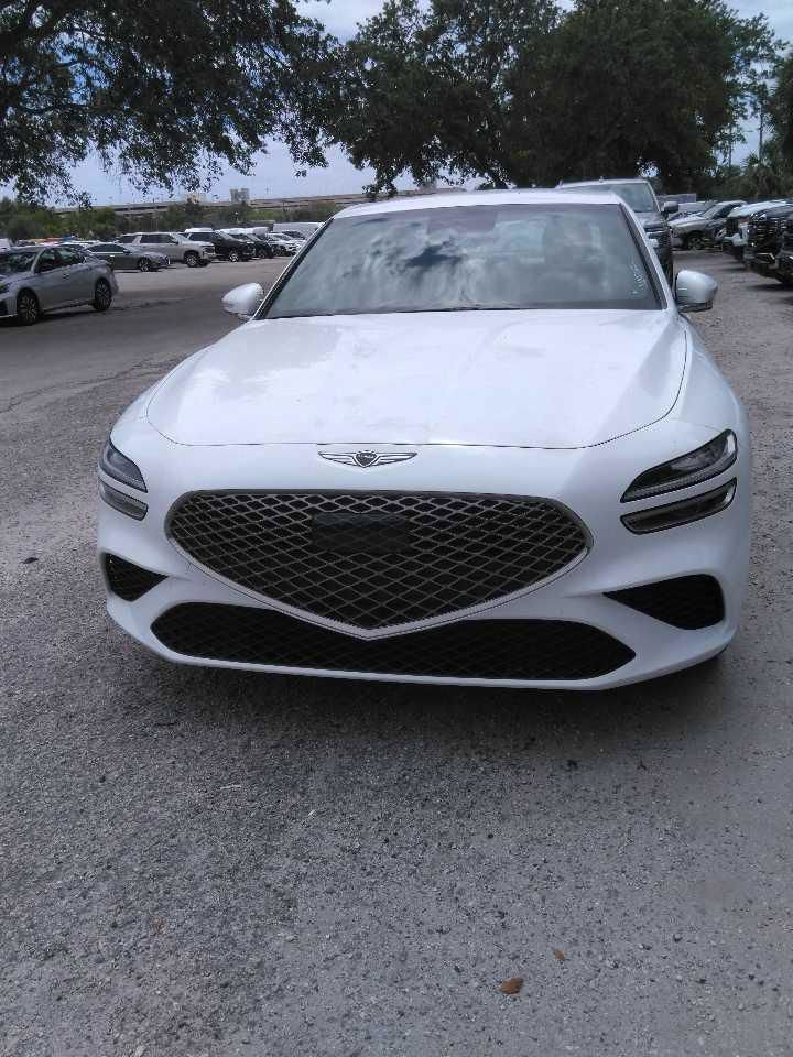 Used 2025 Genesis G70 2.5T image 2