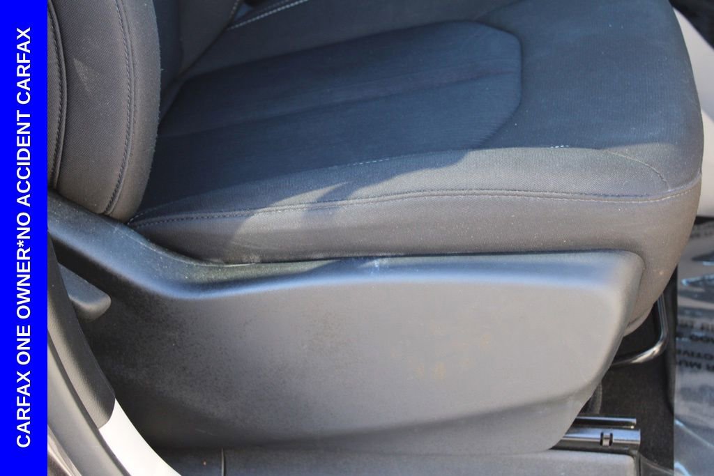 Used 2023 Chrysler Voyager LX image 21