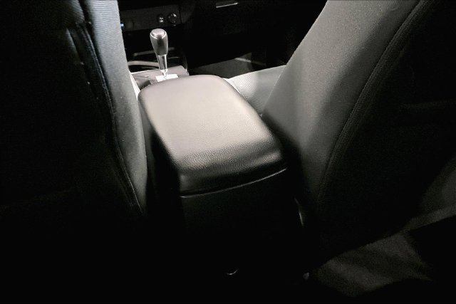 Used 2016 Toyota RAV4 XLE AWD/4WD image 13