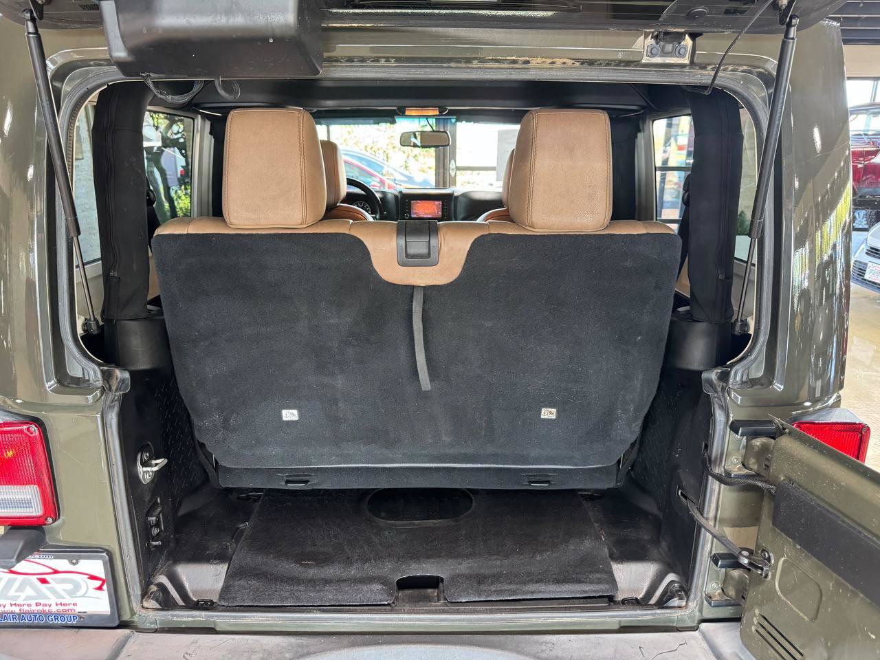 Used 2015 Jeep Wrangler Rubicon w/ Power Convenience Group AWD/4WD image 27