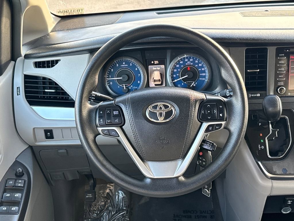 Used 2018 Toyota Sienna LE image 14